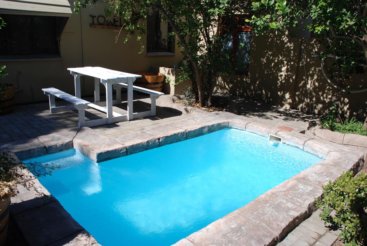 86 On Langenhoven Bed & Breakfast Oudtshoorn Esterno foto